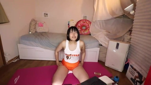 190615_巨尻女子がフーターズホットパンツでお尻筋トレ