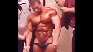 Bodybuilder Oiled in Sexy Posers