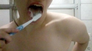 IMAGINE YOUR CUM IN MY MOUTH! Young Latina Toothbrushig