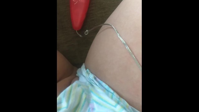 BBW Plays with herself and comes Quick