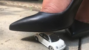 Giantess Wearing Sexy Heels Crushes Bug