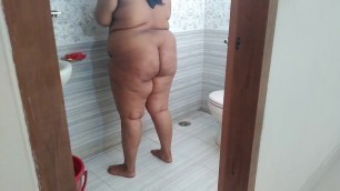 Tamil Hot Bathroom Sex with Water Pipe, Neighbor Boy Fucked & Cum inside her Big Ass